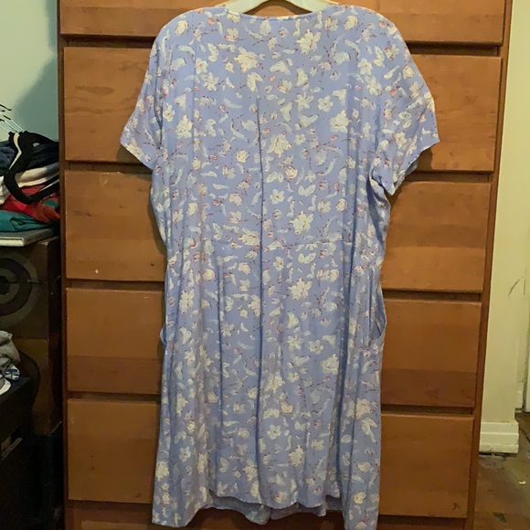 Hinge lavender floral cap sleeve. Covered buttons. POCKETS!! A dream come true. - Picture 4 of 4